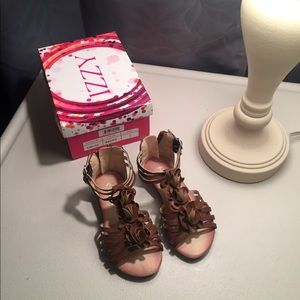 Izzy Toddle Girl Wedges NWOT Sz 7